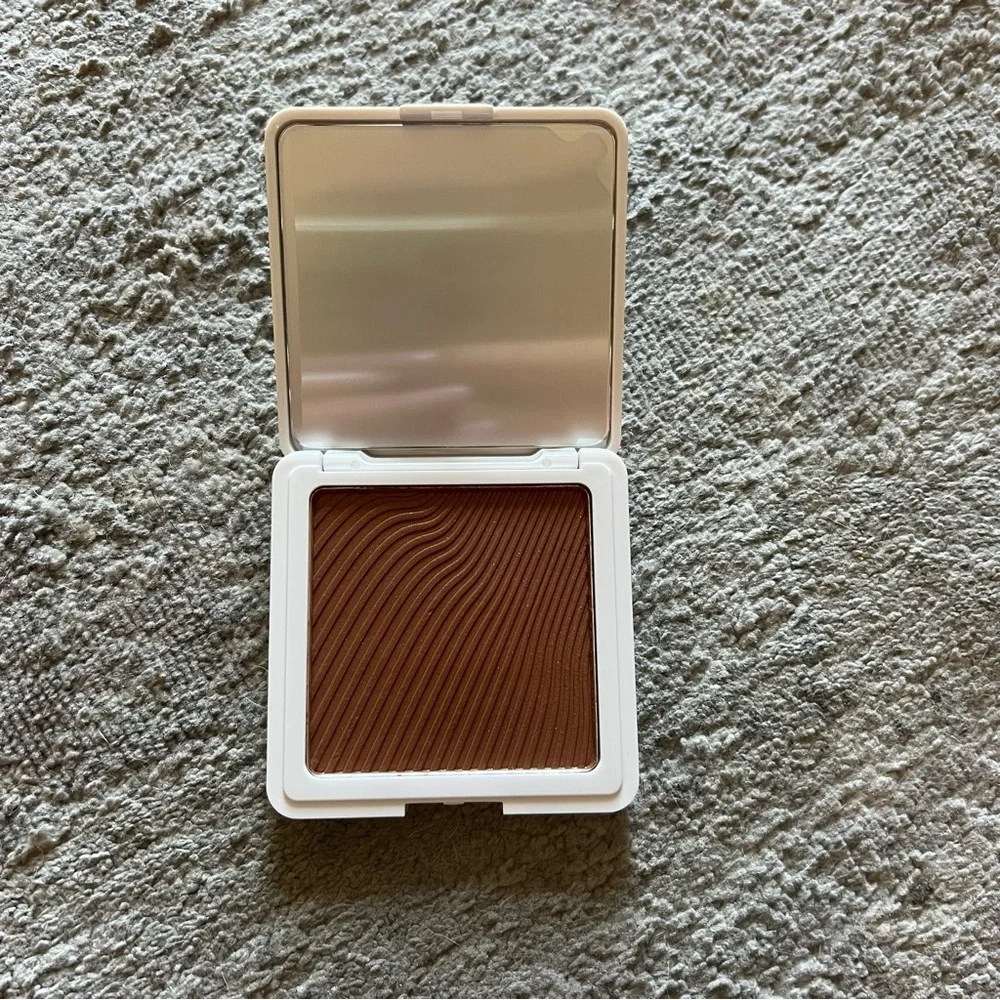 YC Collection Bronzer NEW